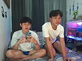 ur_younngtwinkxxx Cam