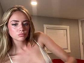 honeyyy95 Cam