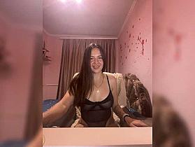 Lisa-Bond Cam