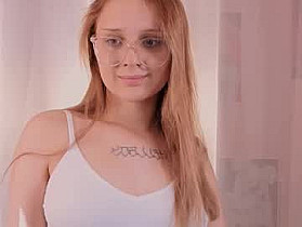 ashley_puppet Cam